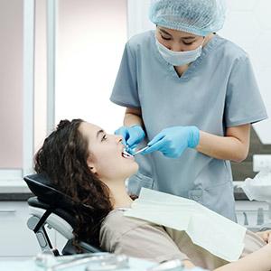 beim zahnarzt.- behandlung - zahnzusatzversicherung